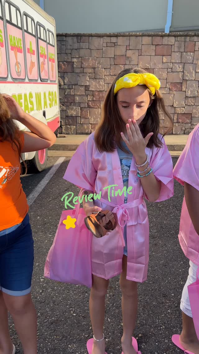 Google could never give us enough stars for this one! 🌟💅
The smiles, the giggles, the glam our kids spa parties are all about making little girls feel extra special. 💖 Thank you, mama, for letting us celebrate your daughter in style! 🎉✨
#spaparty #kidsbirthdayideas #batonrougemoms #mobilepartybus #twoppeasinaspa #kidspaparty #batonrougeevents