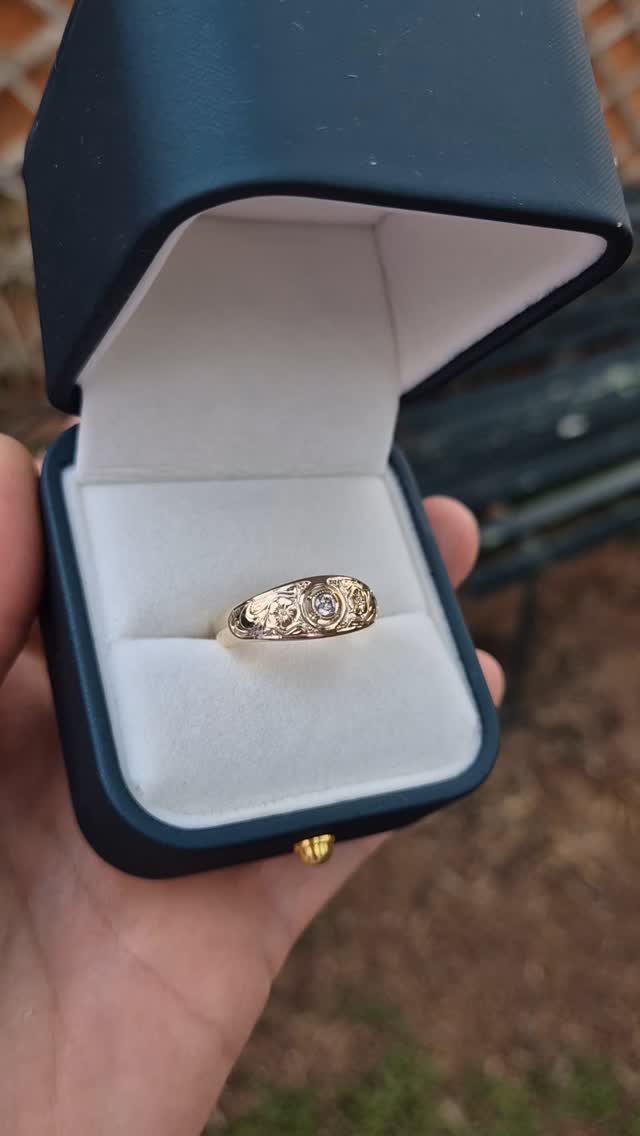 I little hand engraving and a "floating halo" featuring an Argyle diamond. This piece was finished this week and delivered back to it owner. I hope it has many years of love and wear.
#tayhadesigns #pinkdiamond #Argylediamond #handmadejewellery #Australianmadejewellery #midwestjeweller #wheatbeltjeweller #remodel #goldjewellery #jewellerydesigner