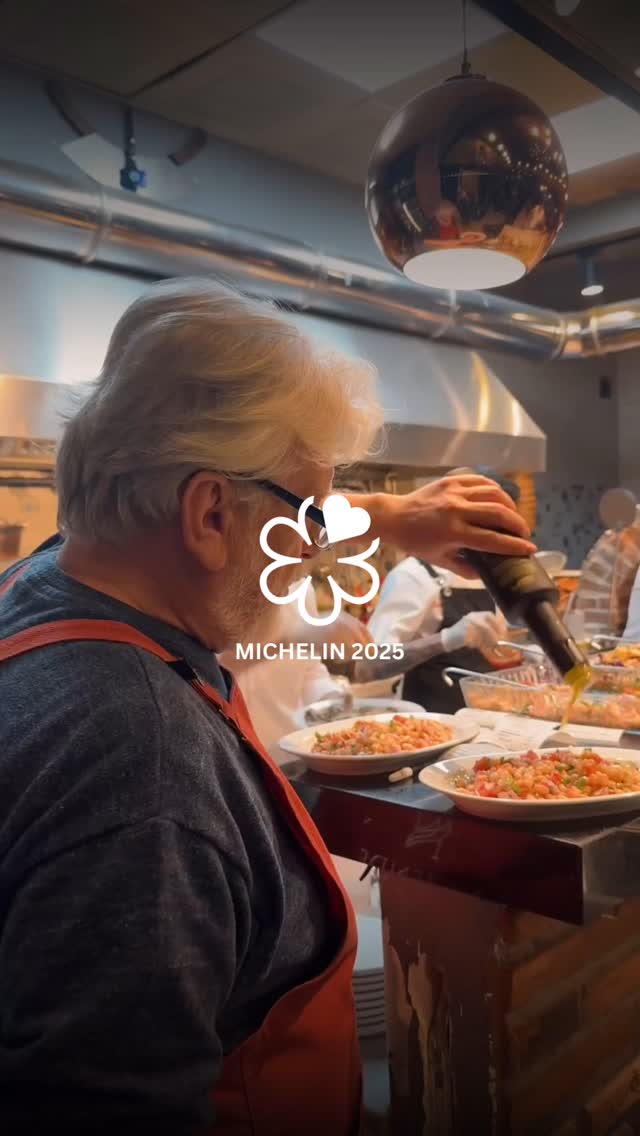 Nazende Restoran’ın köklü lezzet mirası, Hodan’ın özgün mutfak yaklaşımıyla buluşuyor.
Gault&Millau rehberinde ve Michelin listelerinde yer alan, İstanbul’da yer bulmanın güç olduğu Nazende’nin şefi Uluç Sakarya ile Çiğdem Seferoğlu; Legends Of All Times Turkish Brands Series kapsamında Avantgarde Refined Yalıkavak’ın zarif atmosferinde unutulmaz bir geceye imza atıyor.
Bu özel pop-up etkinlik, iki restoranın öykülerini yansıtan iş birlikleriyle sadece o akşama özgü, eşsiz bir deneyim sunuyor.
30 Ağustos akşamında, Türk mutfak kültürünün zamansız izleri modern dokunuşlarla yeniden hayat bulacak.
#AvantgardeRefined #LegendsOfAllTimes #Nazende #Hodan #Yalıkavak