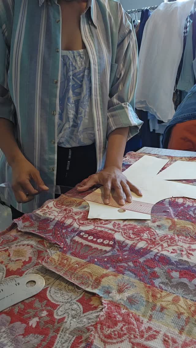 Just when you thought there wouldn't be a #remake this Monday 😉
We had to share a bit of our collaboration with @abstractjunction because it is about to blow your mind 🤯 We just had to share a little teaser of what has been in the making, which is about to bring some heat 🥵
From deadstock upholstery fabric to once loved jeans, this collab collection is all about #redesigning and #mending in the most creative ways.
Be sure to stay tuned. You won't want to miss our official announcement when the collab collection drops!
#remakemonday #circularfashion #redesigned #mendit #mendandrepair #amalinecollections #abstractjunction