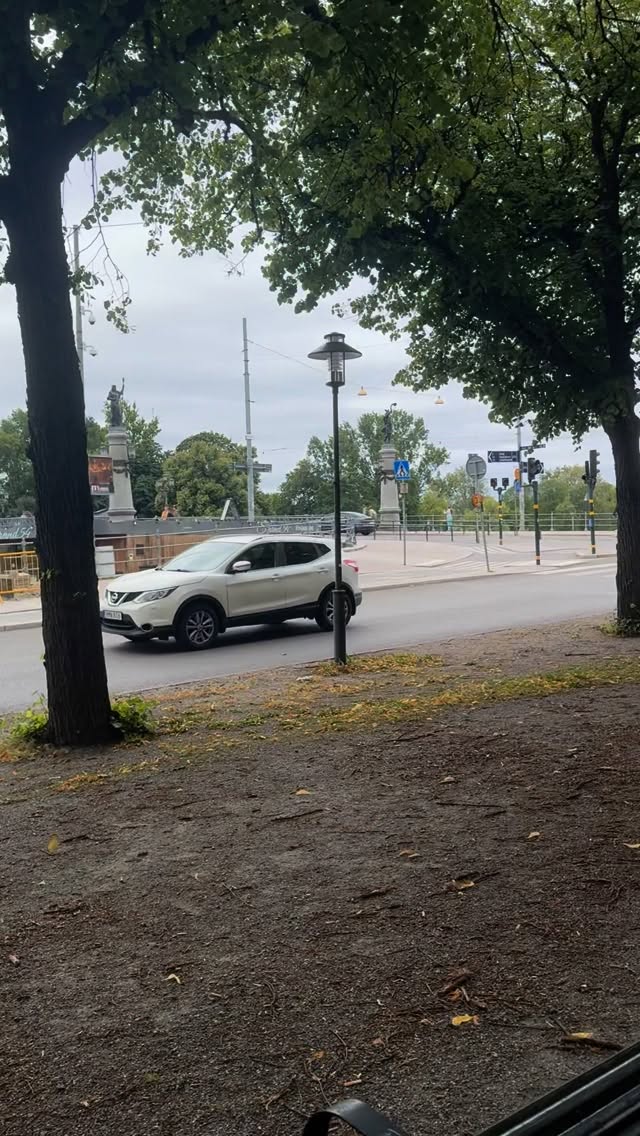 AKTIV BARNVAGNSPROMENAD
Imorgon rullar vi ut på Djurgården igen, vill du följa med? 🤩
Träffa andra föräldralediga under den 5km långa promenaden med barnvagn när vi gör stopp för träning, rörlighet & pulshöjande övningar 💦
📅 Varje måndag kl. 10.00
📍Vi möts i korsningen Strandvägen/Djurgårdsbron
💪🏽 5km promenad med stopp för träning & rörlighet. Rör på dig mycket/mindre eller vila.
👟 Kom som du är, gärna i träningskläder som är sköna att röra sig i 🙌🏽
🏋️♀️ Promenaden leds av Benita, fysioterapeut & PT som tränat hundratals kvinnor under/efter graviditet. Driver träningsstudion @studioq.sthlm
💙Bäst av allt - det kostar inget!
Tagga gärna en barnvagnsdragare 🫶🏽
🎥 Söndag vs måndag - samma tid!