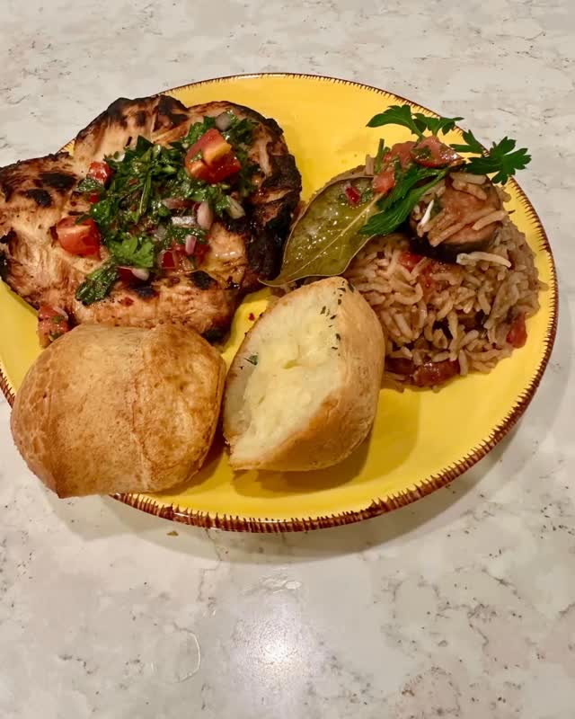 🔥Latin summer vibes at The Diaz Family table! 🌞
Gallo Pinto + BBQ Chimichurri Chicken + Cheese Bread … a plate full of flavor and love. 🍗🥖✨
🌿 Which one would you grab first — the chicken, the rice, or the bread? 👇
(Let’s settle this foodie debate!)
❤️ Double-tap if you’d clean this plate!
#SummerLatinDishes #FoodieLife #LatinFlavors #BBQSeason #MadeWithLove #FoodGoals #OcalaEats