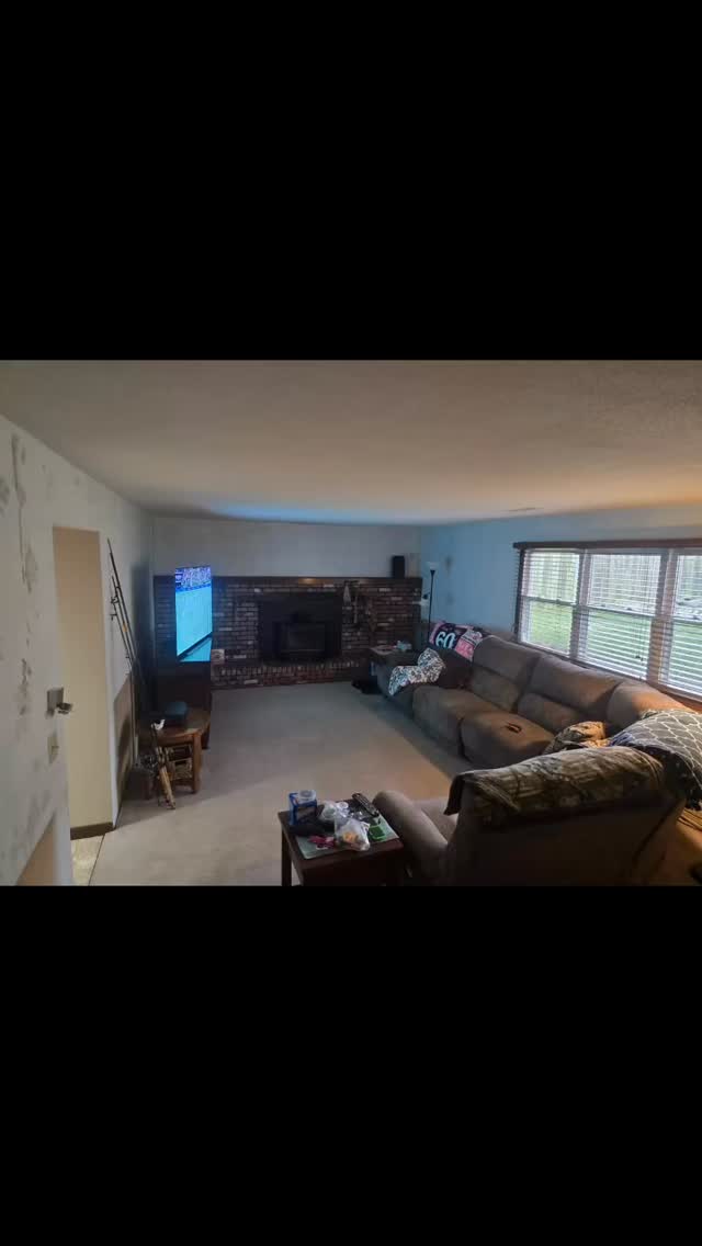 A beautiful family room renovation that includes an updated fireplace, new flooring, fresh paint and all new lighting!!
#updates #remodel #renovation #lighting #fireplace