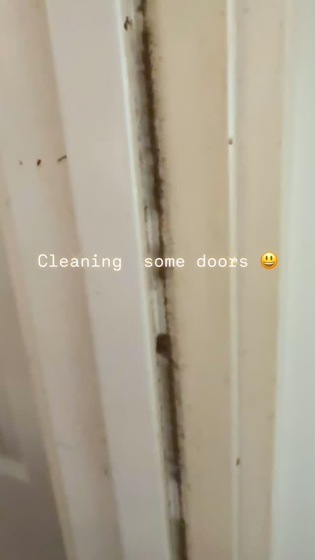 Have you cleaned your door frame lately? 🚪
It’s one of those spots we all forget but makes such a difference! Go check yours 😉
#CleaningTips