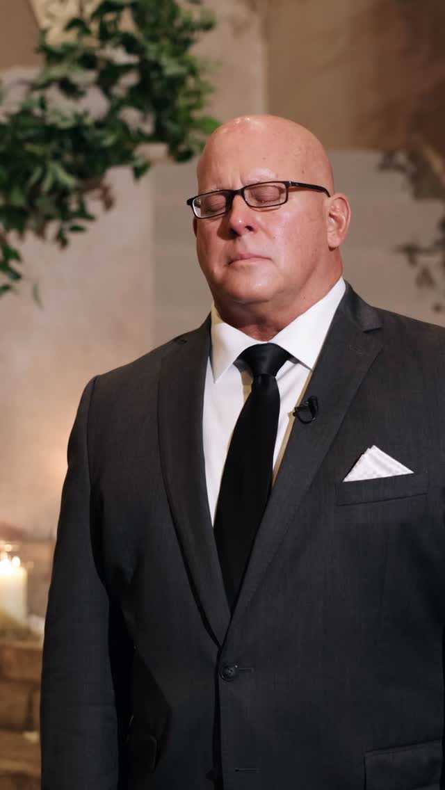 He couldnât hold back the tears - and honestly, neither could we. 𼚠This is every father- daughter dream moment, and as parents of two daughters, weâre already crying imagining this moment in our own future! đ