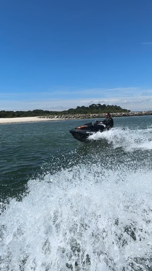 Clock off. Suit off. Wetsuit on. ⚡️
There’s nothing like swapping the office for a jetski and catching the end of a busy day out on the water.
#AfterWorkEscape #JetskiLife #DorsetCoast #OnTheWater #NewWaveClub