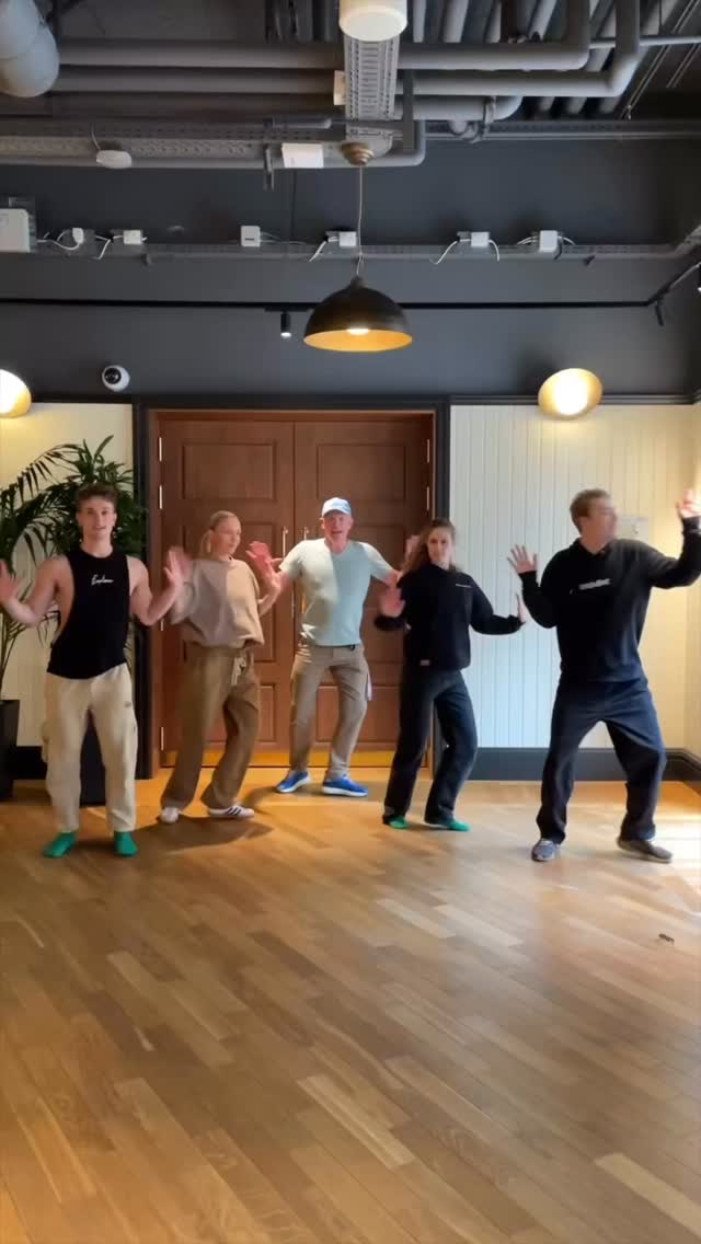 Everyone love a good Disco Forest with our amazing plant dancers. Come and show your green moves on the dancefloor 🌿🪩🌿