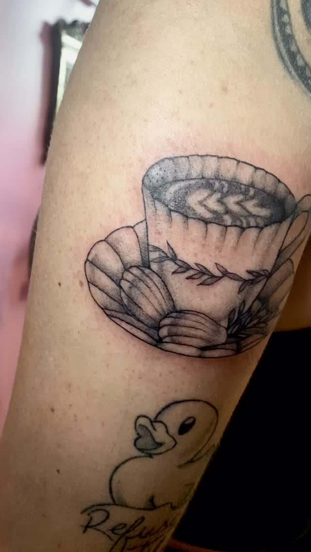 Who’s ready for Fallll I want hot lattes again 😩☕️🍁