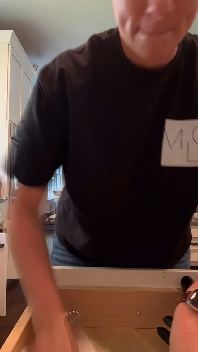 Nothing beats the feeling of walking into a kitchen where everything has a place. From cabinets to countertops, this transformation is all about creating flow, function, and calm in the heart of the home.
When your kitchen is organized, cooking becomes easier, cleanup is faster, and life just feels lighter.
DM me if your kitchen is ready for its own glow-up!
#ProfessionalOrganizer #KitchenOrganization #DeclutterYourLife #OrganizedHome #mainlineparent #organizedhome #organizedlife #mainlinemoms #mainlinepa #organizingthemainline