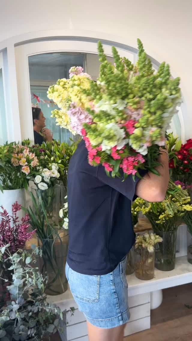 Fresh. Local. Gorgeous. 🌼
There’s nothing like flowers grown close to home. Supporting our growers never looked (or smelled) so good.