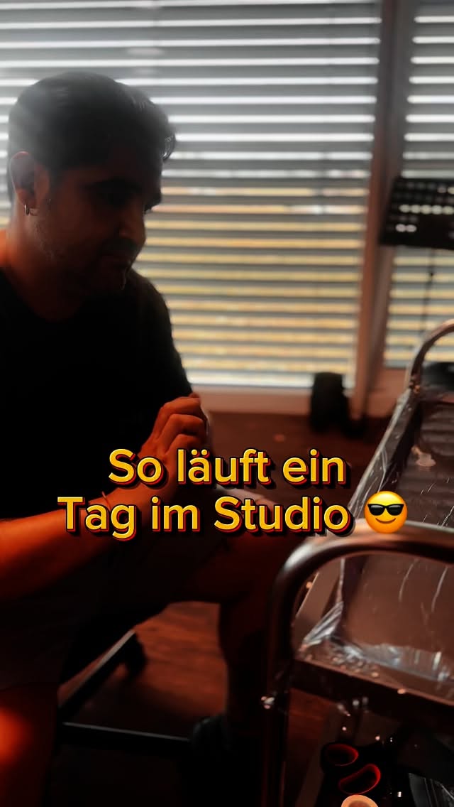 „So läuft ein Tag im Studio 😎🖤“
Heute wieder Nadeln geglüht 😎✌️
Borja, Carlos & Laura haben alles gegeben – vom Setup bis zum letzten Stich.
Welches Piece würdet ihr euch sofort stechen lassen? 👀
#tattoo #tattoostudio #inkedlife #tattoolovers #tattoovibes #tattooart #tattooreel#tattooart #realistictattoo #swiss #swisstattooartist #swisstattooers #zürichtattoo #spreitenbach #zürichtattoo