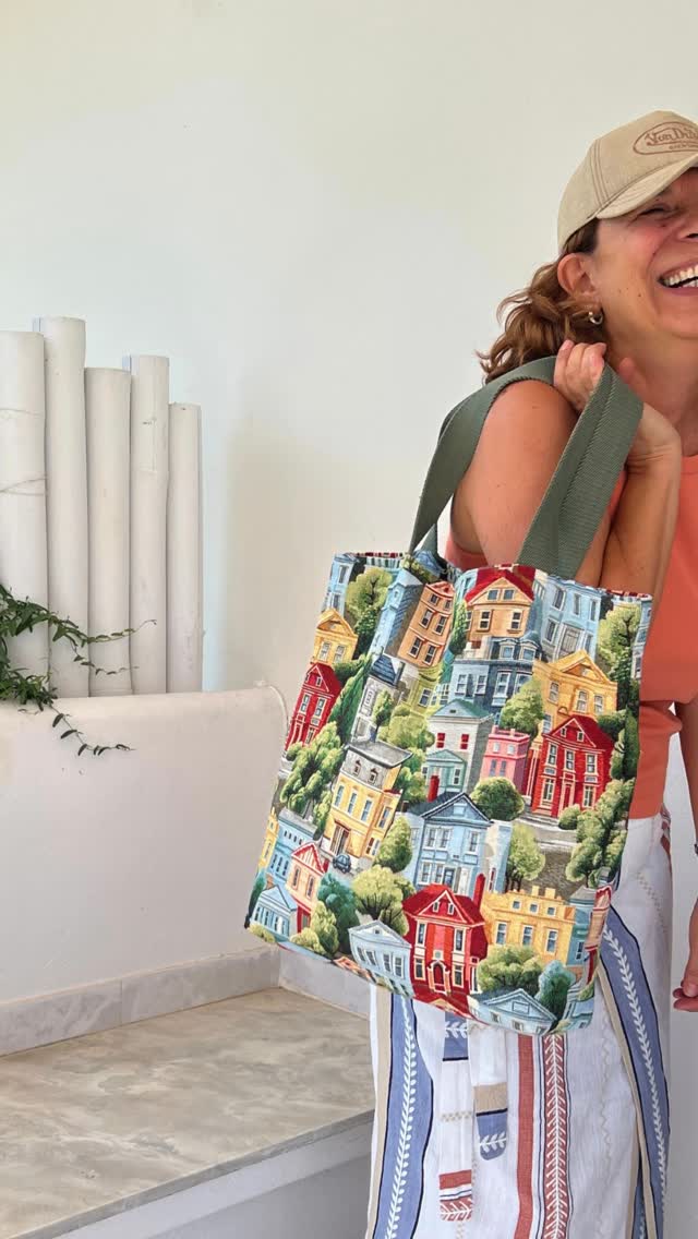 🎥✨ From Fabric to Function! As soon as I saw this beautiful fabric I knew that it would become an awesome tote and pouch set. These two practical pieces are perfect for errands, travel, or gifting — and yes, they’re as fun to make as they are to use!
.
You can find the patterns which include detailed tutorials on my pattern shop🧵
.
#DIYToteBag #ZipperPouch #MatchingSet #sewingpatterns