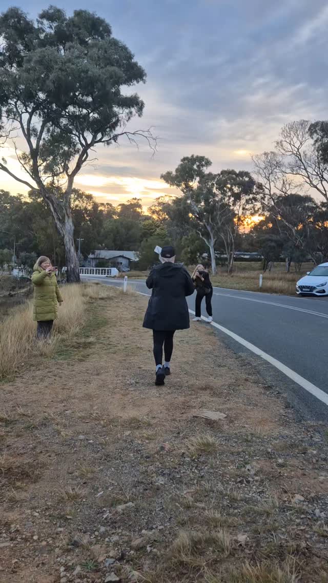 And she is off!! 🥾
The team was there to send our Jenni off.
She was very happy and in good spirits.
Stew will be meeting her at the first 10km so I'll be back then to keep you all up dated 🥰