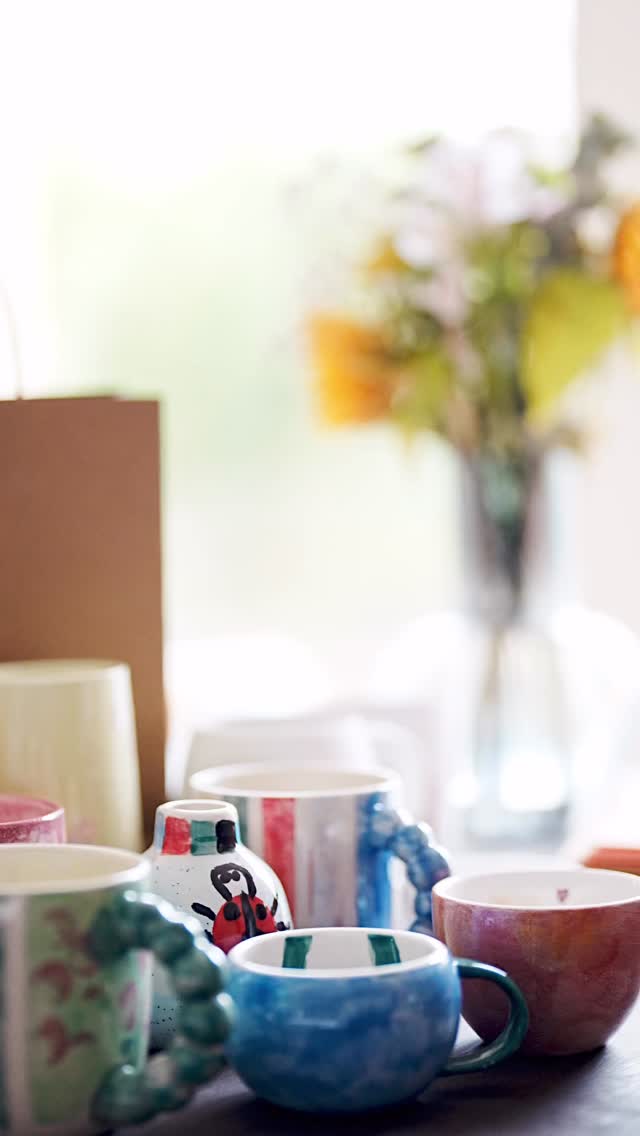 📦✨ Handbemalte Keramikkunstwerke, sicher verpackt und bereit für die Abholung. Jedes Stück erzählt eine Geschichte - vom Hobby-Talent bis zum unvergleichlichen Design. 🎨📦
📹 @am.eqreative 🫶🏼 wir lieben deine Kreativität!! Schön dich immer dabei zu haben 🥹💖
#artundton #keramikkunst #keramikevent #kunstundkreativität #creativity #creativevibes #ceramicart #paintingparty #paintingevents #kunstliebe #kreativität #funevents #community #artevent #diy #kunstmachen #instaart #instalover