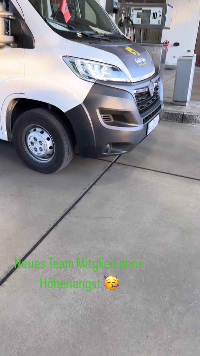 #landsbergamlech #tore #bayern #gashi_tore #teamwork #ammersee #garage #hochhinaus #industrial #steinaufstein #dankbar #glücklich #teckentrup #hörmanntore #marantec #Reparatur #montage