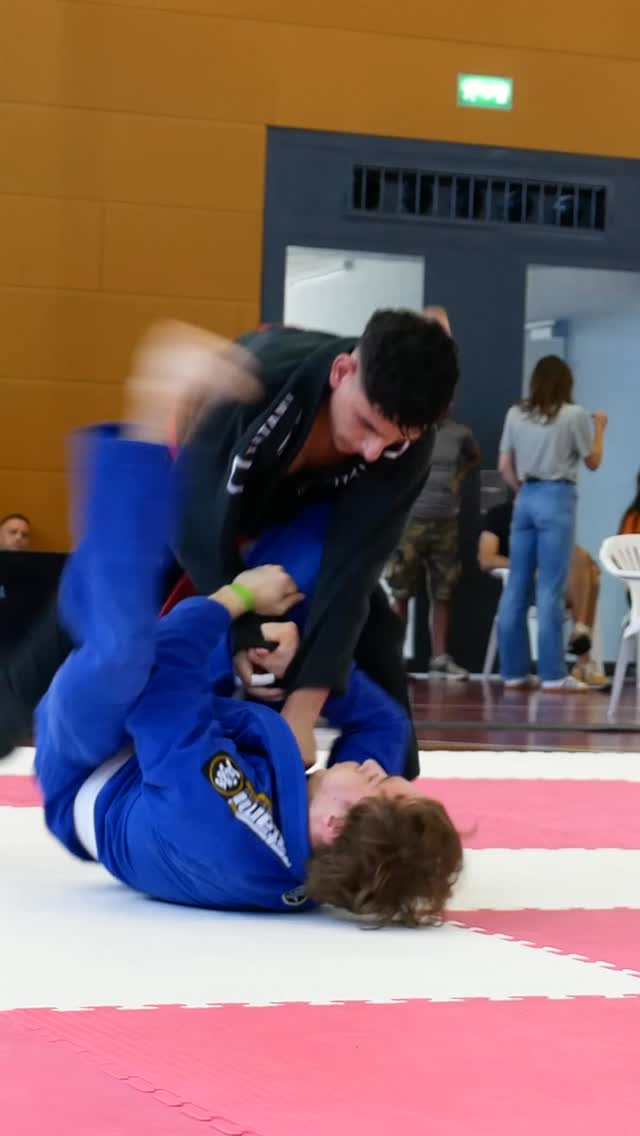 „The beginning is always the hardest. But in the end, competitions are nothing more than training to keep moving forward. Without even planning it, this turned out to be my second victory – and I’m not stopping here.“ 💥 – Mischa
Huge congratulations on your victory at the ZURICH BJJ SUMMER OPEN in Wallisellen! 🏆🔥 Well deserved!!!
#bjj #bjjwaedenswil #waedenswil #jiujitsu #training #brazilianjiujitsu #bjjfamily #victory