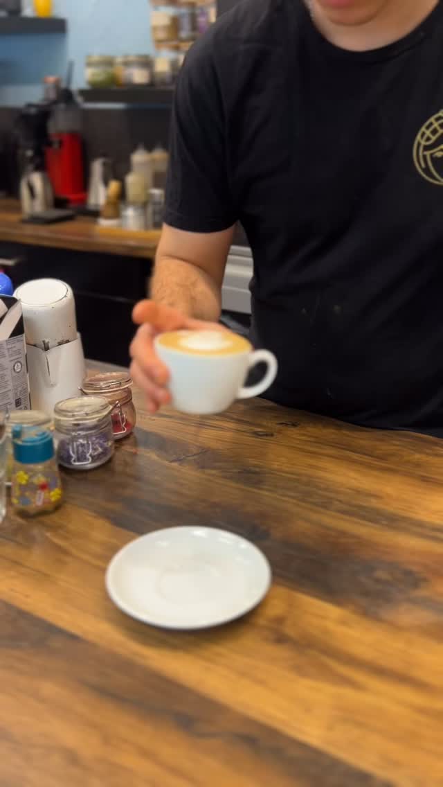 Speciality kávé a reggelihez, hogy a SZIN után jól induljon a nap vagy délutáni sütihez! #specialitycoffee #emmarozs #sourdough #coffee #szegedikavezo #szeged #coffeecoffeecoffee