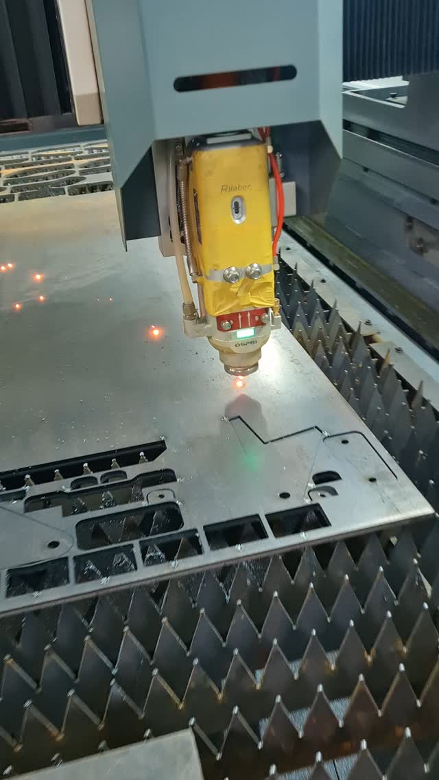 #finally got our laser working. 10mm mild steel cuts like butter