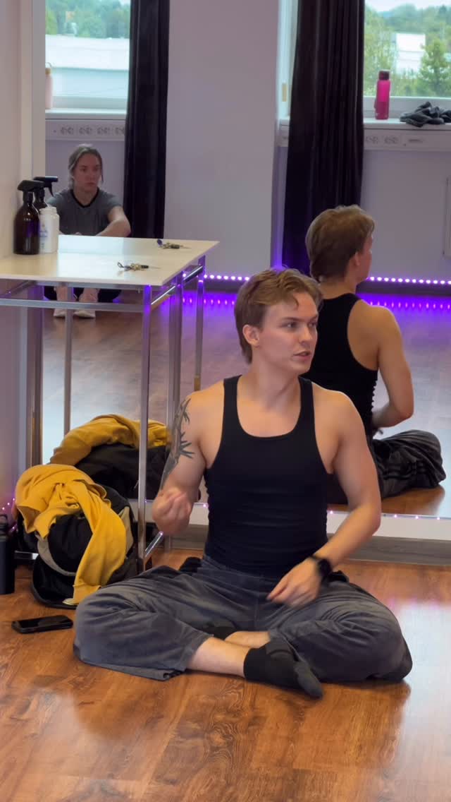 Vogue babies have been born ๐คฉ
This first class of the course was all about posing. Join us next week on Wednesday! All beginners welcomeโค๏ธโ๐ฅ