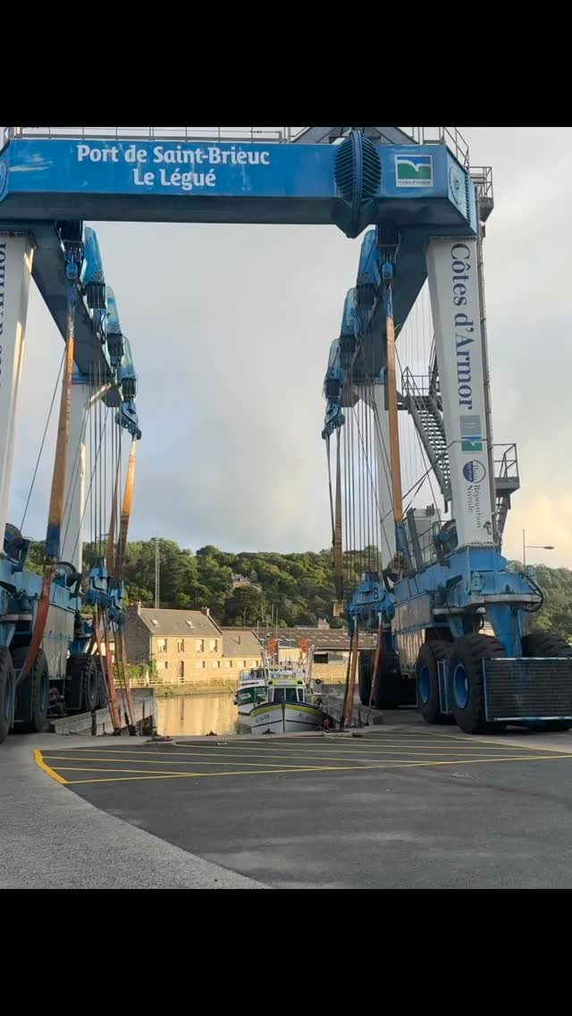 ⚓️ Petit aperçu du carénage de La Providence 💪🏼
Encore quelques travaux et nous serons prêts pour la reprise de la pêche aux coquilles Saint-Jacques 🐚 le 1er octobre !
👉 Merci à tous pour votre soutien, on a hâte de reprendre la mer ! 🌊
#bretagnetourisme #erquy #bretagne #erquytourisme #venteendirectdupecheur #femmemarinpecheur #poisson #mydinancapfrehel #ultrafrais #providence #carenage #boat #fish