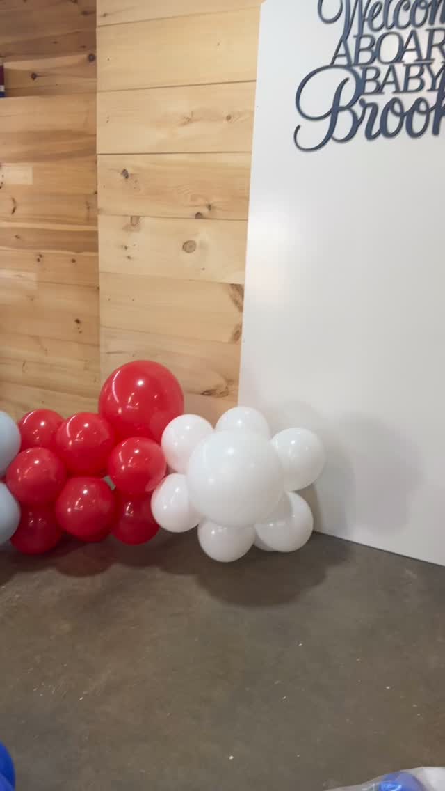 Garlands are the perfect touch for a baby shower celebration!🎈🦞
#pippyspoppinballoons #balloons #balloongarland #premiumconwin #maineballoonartist #maineballoonstylist #maineballoondecor #nauticalbabyshower