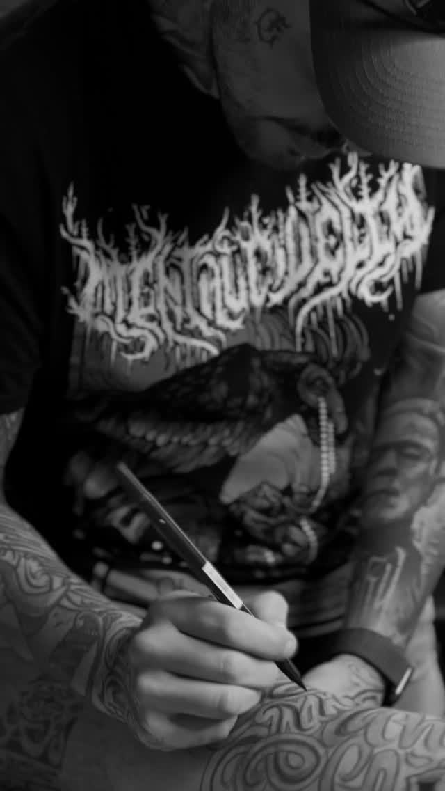 From Sept 22–27, Alex will be doing his very first guest spot in our studio!
@alexxbrandy
Stay tuned!
@barber_dts
@barberdts_de
🎧 beat by @mindofupsurd & @lcd.bts
#tattoo
#tattookarlsruhe
#lettering
#letteringkarlsruhe