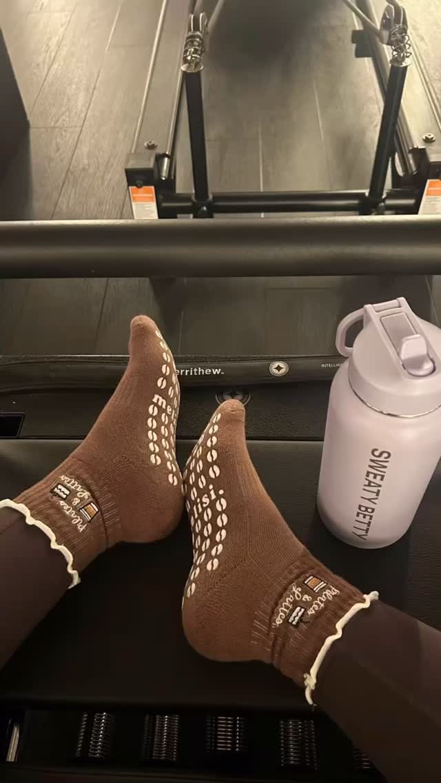 Pilates Grip Socks
#pilates #fitness #reformerpilates #pilatesinstructor #barre #yoga #pilateslovers #gripsocks #pilatesandlattes