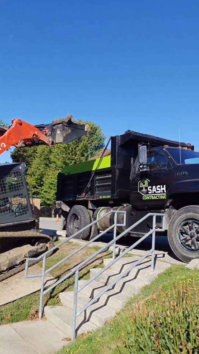 A little 1 day excavation and gravel pad install
#heavyequipment #hardscape #miniexcavator #kubota #landcaping #skidsteer #svl75 #Excavation #Earthmoving #excavatorlife #kubotaexcavator #skidsteerlife #constructionlifestyle #dirtwork #sitework #gradingandexcavation