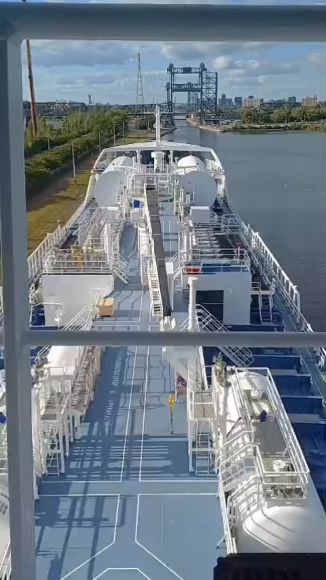 Ramanda passes through the Saint Lambert Lock in Montreal. 📷 Jonas Galang