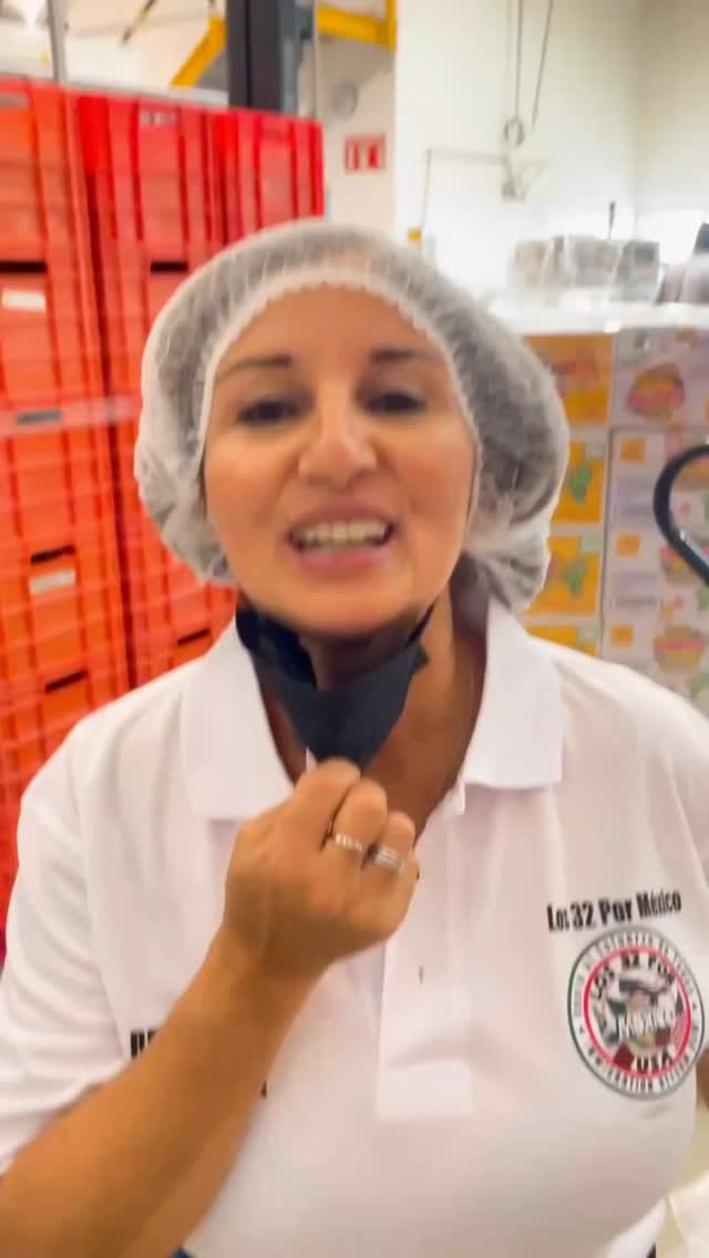 💖🇲🇽 ¡Qué orgullo recorrer la fábrica de Dulces de la Rosa! 🍬✨
Gracias infinitas a Don Jaime Enrique Michel Velasco y a Mike González por creer en Los 32 por México y apoyarnos en este camino. 🙌🤍
#ConElCorazón #Los32PorMéxico #OrgulloMexicano #DulcesDeLaRosa
#puertasdepapel