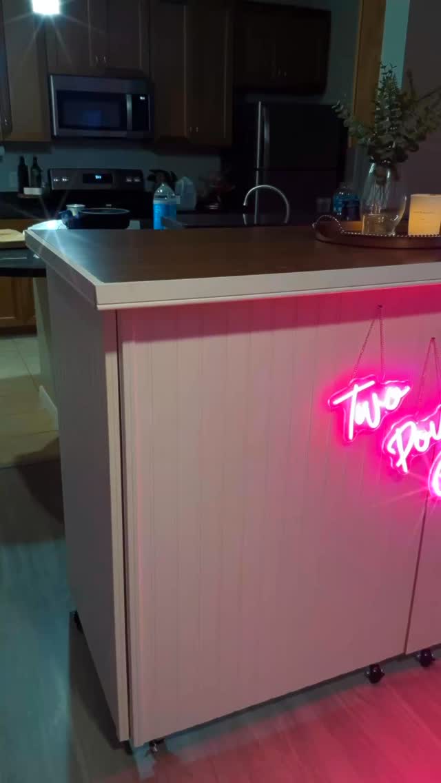 New bar alert 🤩💖✨🪩🍸🍾 She is luxurious! Perfect for any event, our 5ft. portable bar fits 2 bartenders & has plenty of top space for custom menus, signs, beautiful garnish presentation, decor, & more. Make your event luxurious with private mobile bartenders 🥂 #tampa #tampabartenders #mobilebar #mobilebartenders #eventbartenders #bartendingservice
