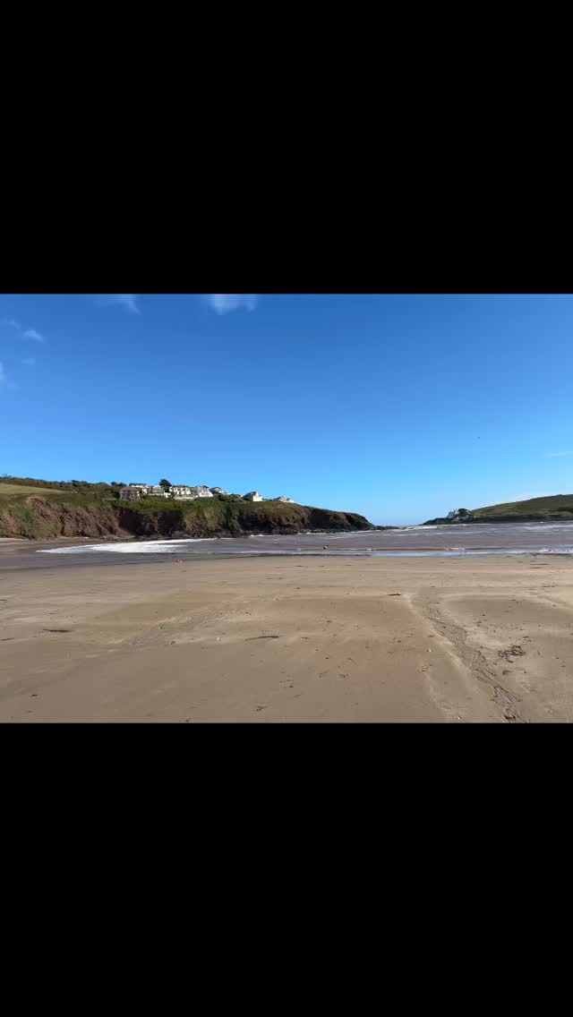 Gorgeous first day down in south Devon with my 2 favourite people😍 can’t wait to get them both out surfing today!
#devon #burghisland #beach #englishsummer #timewiththekids #minibreak
