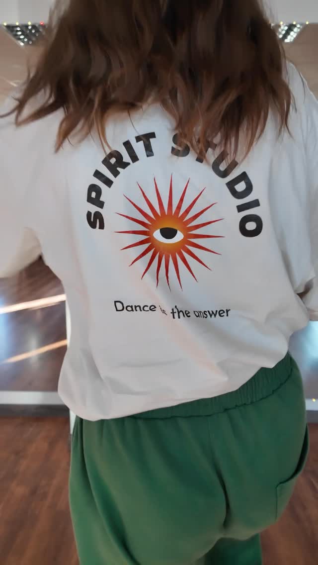 Shuffle & Shapes beginners ๐
Another beginners course with @jkarjus has finished, next week weโll start again with @dancer_galia ๐ Only few last spots left!
#shuffle #cuttingshapes #shuffleshapes #tallinn