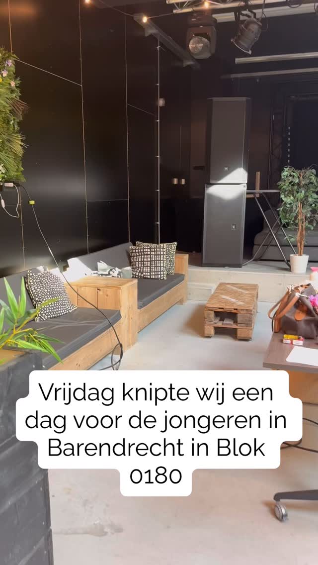 Een recap van afgelopen vrijdag bij @jongerenwerkbarendrecht 👌🏻
#jongerenknippen #krullenknippen