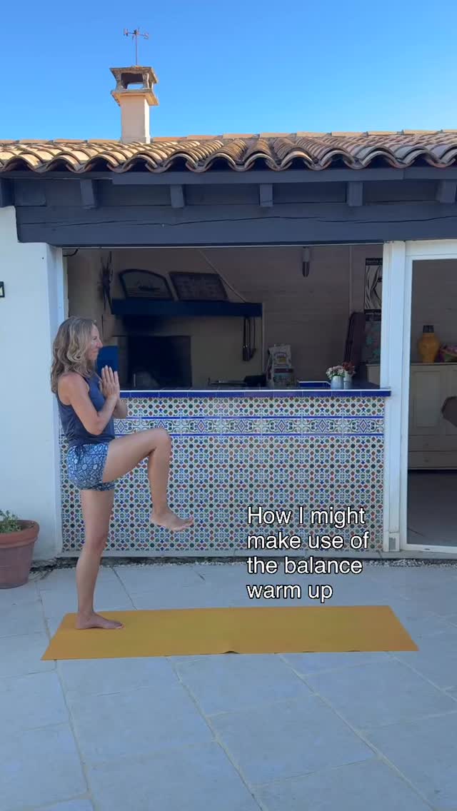 Life is like riding a bicycle. 🚲
To keep your balance, you must keep moving”.
Einstein
Embracing the wobbles in this moving balance flow.
@jennirivett_fitness @beahappyamy @cindysullivanfitness
Pistol Squat to Virabhadrasana Three with the knee to calf taps as the chorus. See my previous post.
The perfect flow for anyone planning marathons/half marathons in the near future ( including me!) 🏃🏼♀️ @sarah.d.runs
A fun way to spend the last Sunday in August! A long weekend for some. The last weekend before return to school for others. How is everyone feeling about a new term!?
Yoga classes resume next week.
🧘♀️
#movementpractice #yogaplay #yogabalance #yogaforrunners #mobilitytraining #marathontraining #londonyogateacher