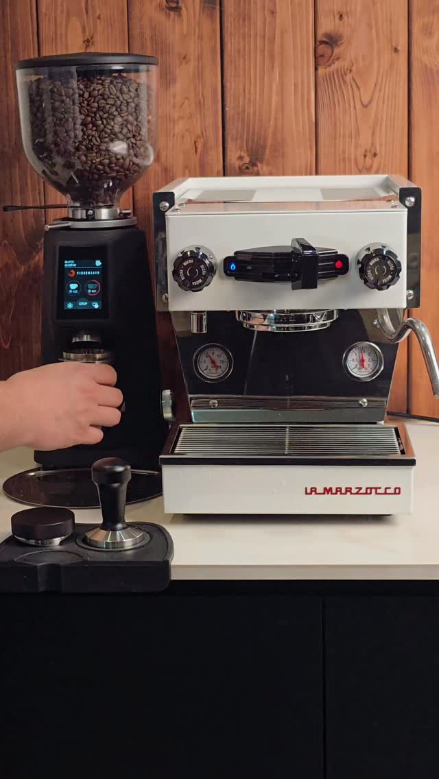 Pequeña en tamaño, enorme en resultados ☕🔥
La Linea Micra transforma cada detalle en una experiencia profesional, incluso en casa.
Y si es con café Illy… no hay error.
📍Encontrala en nuestras tiendas de Asunción y CDE o en www.cafexpress.com.py
#lamarzocco #lineamicra #illycoffee #xpecialty