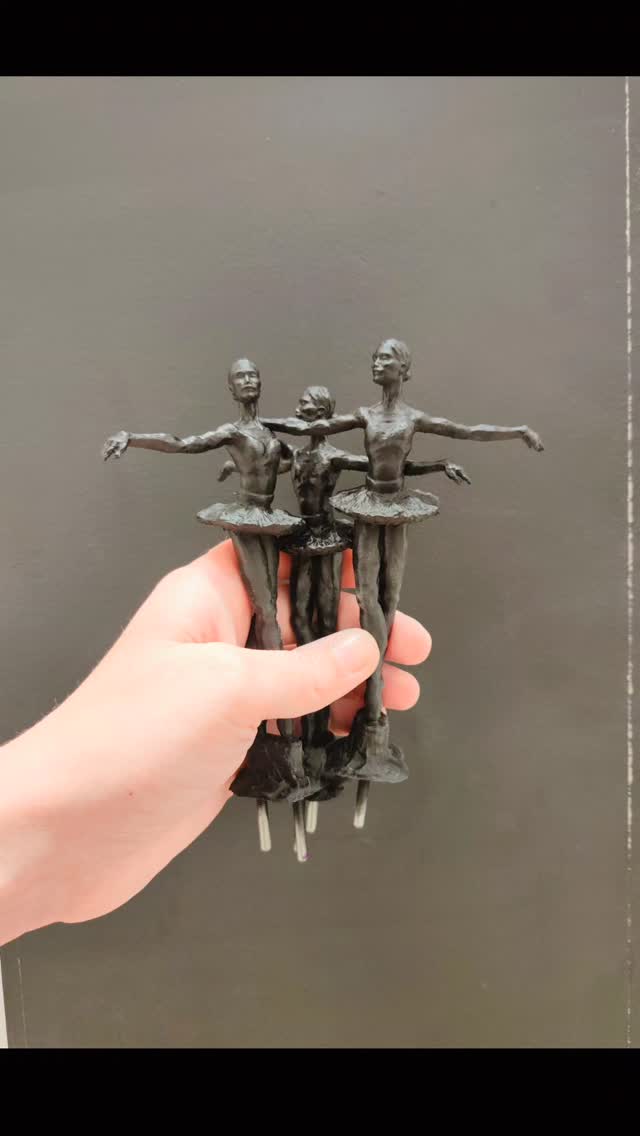 Well this week started with a bang. Quite literally, hit by a massive heavy duty 8ft wooden sign which has caused me to delay going back to work and pouring heavy moulds. Now this won't affect any jewellery timelines, luckily as everything is either shipped, being engraved or hallmarked.
But it has meant having to rearrange or sadly cancel appointments. I am so sorry for anyone inconvenienced by this, genuinely out of my control and thank-you to all the lovely people who have been understanding and reached out.
Unfortunately the nature of the injury makes squatting, bending my knee & lifting heavy weights much harder.
There are some sculptures and samples I managed to complete prior to going away and these will be shipped out next week, such as these beautiful carbon black ballerinas.