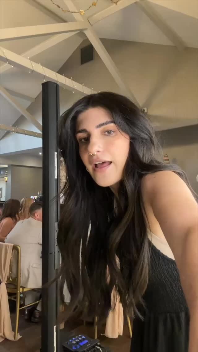 Certified wedding singer and MC when you need me to be 🎶
📍 @cockliffecountryhouse
#weddingsinger #weddingbreakfast #ukweddings #cleanbandit #ratherbe