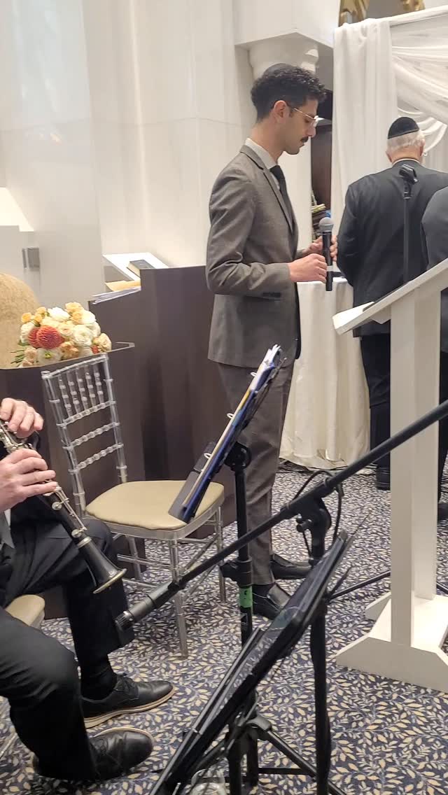 Matan Boker sings an emotional Im Eshkakhekh after a prayer for the hostages. Mazel Tov, Tal and Simon! Fest. Alex Dean and Graham Campbell!