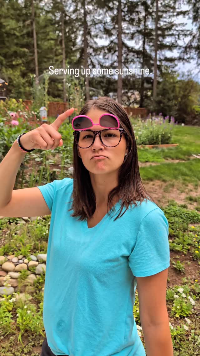 Serving up some sunshine. ✨
#flowerstand #gigharborflowers #uptowngigharbor #gigharbormoms #tacomawa #gigharborliving #florist #bouquet #market #localflowers #weddıngflowers
