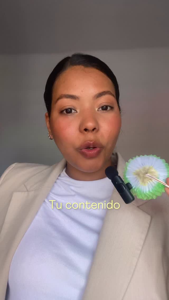 Comunicar de forma clara, directa y ágil te va a salvar de lanzar al vacío tu mensaje.
Y es que cuando no hay estructura, objetivos y entendimiento propio pierdes la capacidad de influir en las personas en su decisión de elegir tu negocio. 🫸🏽
☎️ Si estas listo para desenredar el nudo de tu comunicación agenda una Asesoría Personalizada conmigo, donde en 90 minutos vamos a encontrar la dirección correcta para despegar tu negocio en su entorno digital.