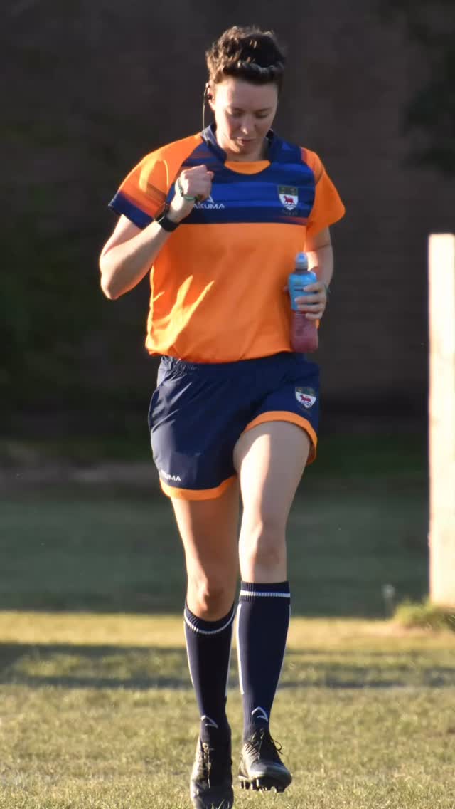 A few snippets of the @bbcoxford interview with @xyclark1 @nomthagawe and @charmaine.theron1 following on from our first #FemaleTeamof3
Listen again to the Adam Ball show on Thursday 28/08 at around 2h12 into the show.
Do we get caught in tackles? 🤼♀️
Why become a rugby referee? 😚
Will @redrosesrugby have more than a “fair chance” at taking home the @rugbyworldcup this time? 🏆🏆🏆
You may or may not get answers to the above, but if you’re not already thinking about joining us, what’s stopping you? (We also have male match officials, by the way). @rfu_refs
#bepartoftheteam🌹 #keepyourbootson #seeitbeitrefit🌹 #takeupthewhistle #rugbyreferee #inspire