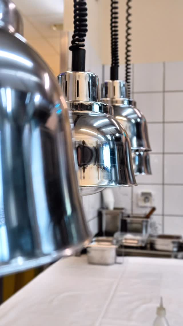 Schon probiert? Unsere neue Speisekarte ist ab sofort gültig. Bouillabaisse, Iberico Karree oder Variation von der Kirsche, bei unseren neuen Gerichten kommen alle auf Ihre Kosten.
Die Speisekarte gibt es auch immer aktuell unter www.pier6.eu