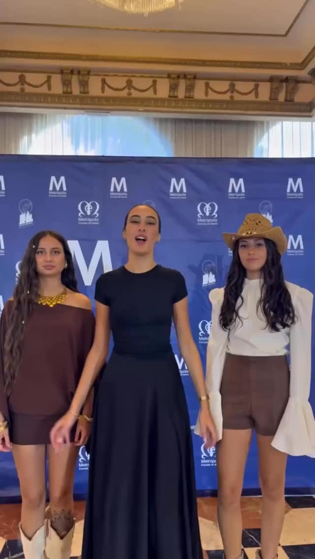 🎥 Hoy queremos compartir el testimonio de Estela Hurtado, una de nuestras alumnas, que nos habla sobre su experiencia formándose en diseño de moda en nuestra escuela.
Gracias, Estela, por confiar en nosotros y permitirnos acompañarte en este camino creativo.
¡Enhorabuena por tu talento, esfuerzo y todo el trabajo realizado a lo largo del curso! 💫
Estamos muy orgullosos de ti.