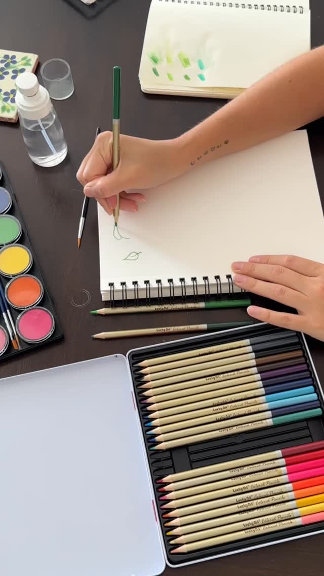 what’s your favorite medium to use when you just want to play and make unserious art?
i love water color pencils for how they touch on drawing and also the water element that brings in a painting feeling
thank you @luckyartcrayonology for gifting me some supplies! looking forward to trying out the body paints next 🎨✨
#watercolorpencils #luckyartcrayonology #gifted