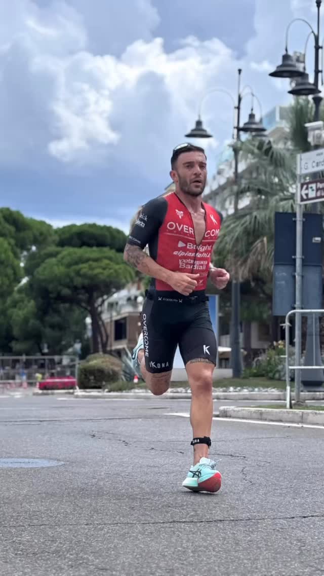 Buona la prima! Cinque i nostri atleti in gara sulla distanza olimpica nella due giorni targata @adriaticseries
P10 e 🥈S4 Simone Zurlini
P12 e 4 S2 Carlotta Lamieri
P38 e 9 S2 Emma Ferniani
P54 e 8 M1 Lorenzo Bricchi
P196 e 25 M1 Sintoni Enrico
Ma nn finisce qui perché domani saremo impegnati con altri 12 atleti in gara (8 per lo Sprint + 4 per AS75) più il nostro campione @tri_cecca88 pronto per l’ultima rifinitura pre mondiale della finale IMWC di Nizza, qualifica che pochi hanno riportato alla cronica, ma che per Mattia e per noi del Team è un grande motivo d’orgoglio.
@badialipetshop @alpifabrizio @brightsrl.it @keforma_official @zoggs_int @fizikofficial @kleos_training @sanitaria.romagnola @coomi @sbltechnology @limarcyclingofficial @fitri_emiliaromagna #ikona