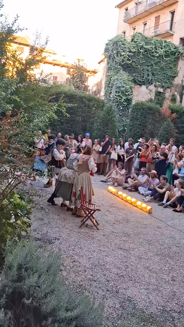 Sempre mitici i nostri amici di @stivalaccioteatro.
Alla prossima!!!! :)
Our friends of Stivalaccio are always legendary. See you next time!!!! :)
#palladianroutes #palladian #palazzovalmaranabraga #teatrodistrada #streettheatre #palladianpalace #vicenza #artedistrada #teatroitaliano
