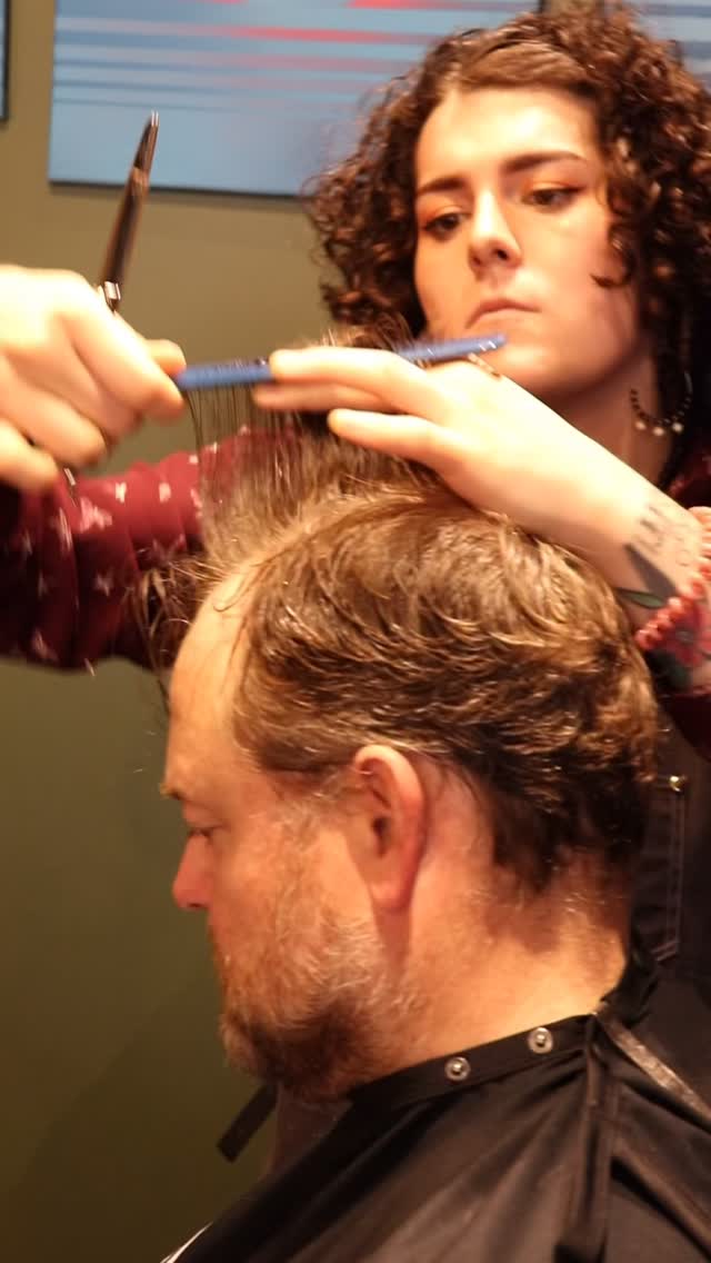 A new month calls for a refresh on your haircut ✂️
💈Haircut by Chloe
Call or use the link in bio to with us!
#bostonbarber #wellesleyma #barbershop #massachusettsbarber #barberconnect #bostonlocal