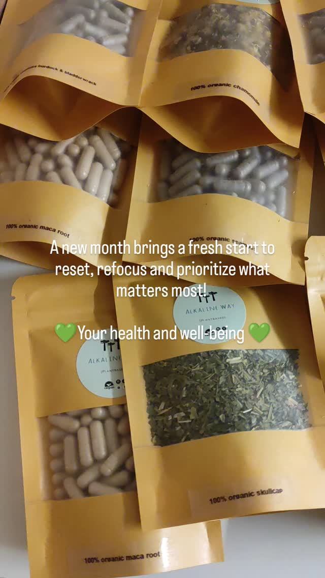 🍂🍁🍂Welcome September🍂🍁🍂
A new month brings a new start to reset, refocus and prioritize what matters the most!
.
💚Your health and well-being 💚
.
.
🍎 Nourish your body with seasonal foods
💪🏾 Build strength through movement
🧘🏾♀️ Slow down and protect your mental health
🌞 Soak in the last days of summer
.
Remember - health isn't about perfection, it's about
•Consistency
•Balance
•Small steps to building confidence in your body and mind
.
.
Here's to September filled with strength, energy and self care 🙏🏾
#selfcare #helloseptember #nourish #mindbodysoul #alkalineway #healthiswealth #balance #consistency