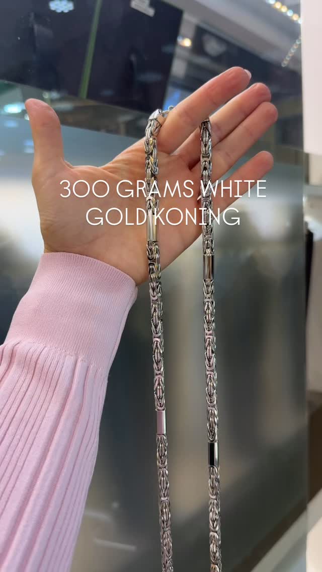 GUESS WHOS BACK 🤩
#koningsketting #witgoud #witgoudketting #herenketting #mannenketting